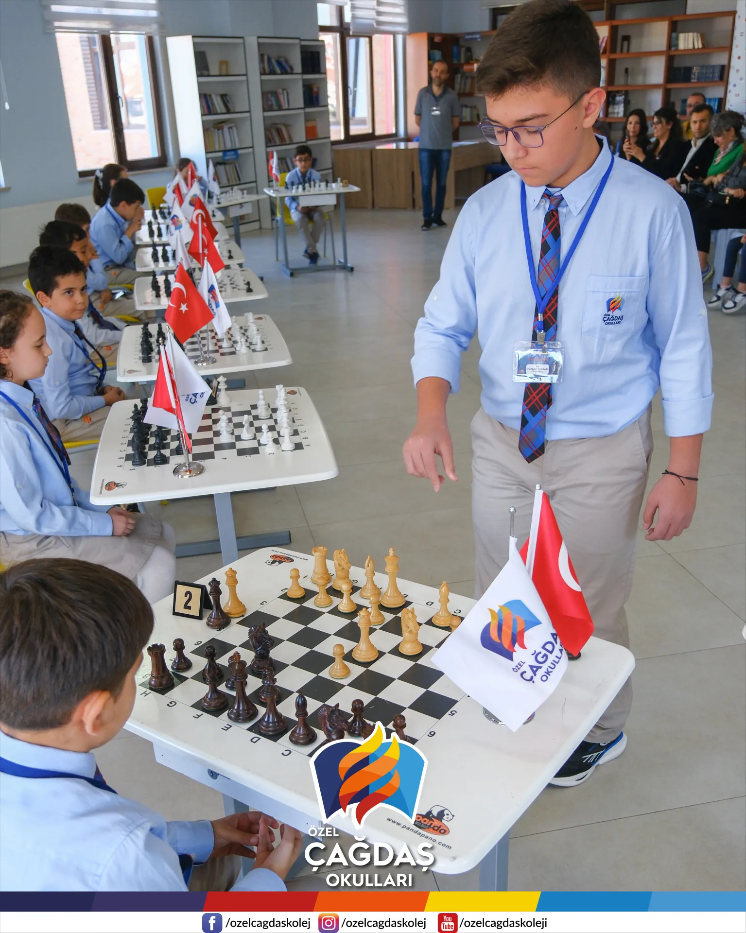 ÇAĞDAŞ SİMULTANE SATRANÇ GÖSTERİSİ