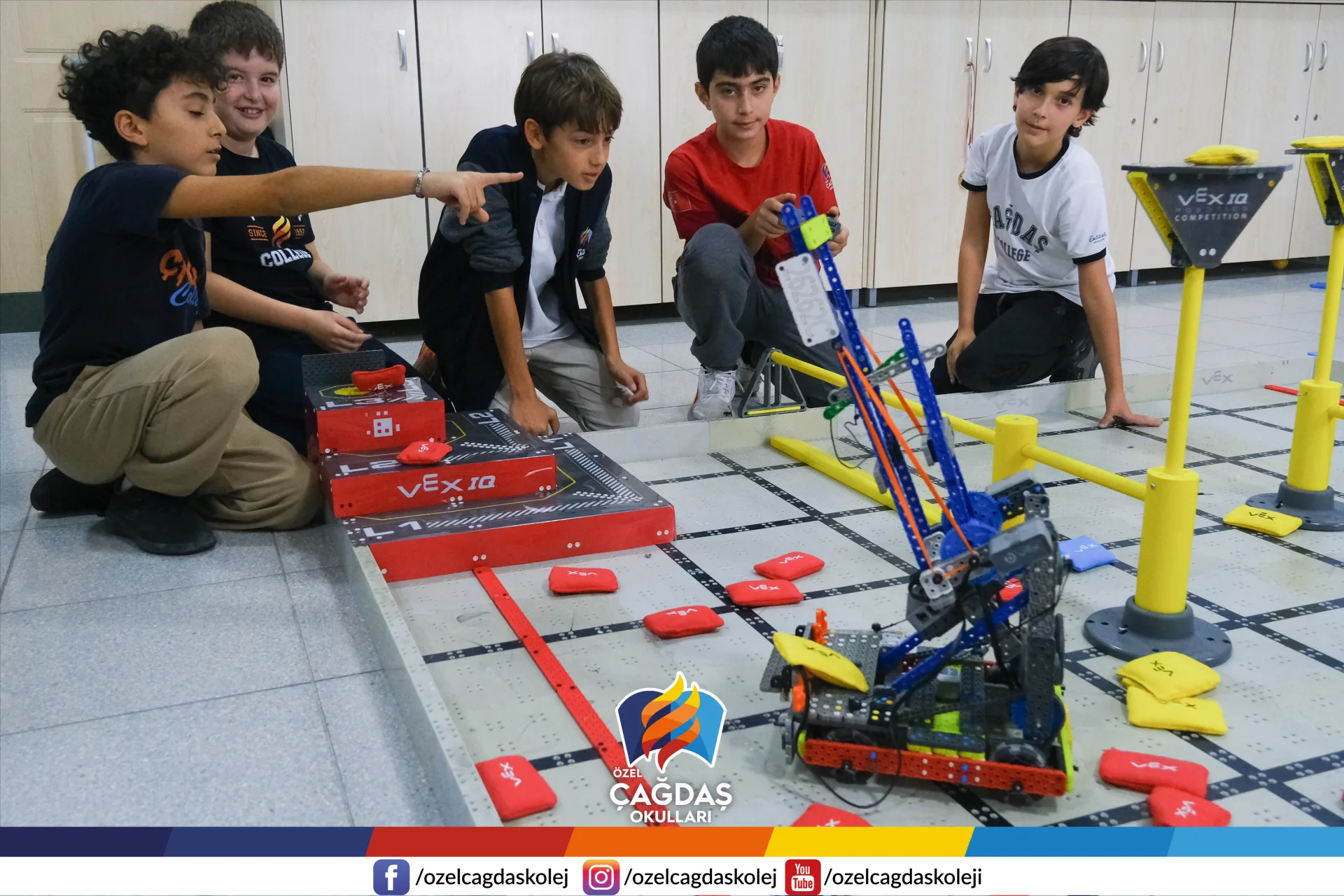 ORTAOKUL VE LİSE ROBOTİK KULÜPLERİMİZ CODEWEEK’TE!